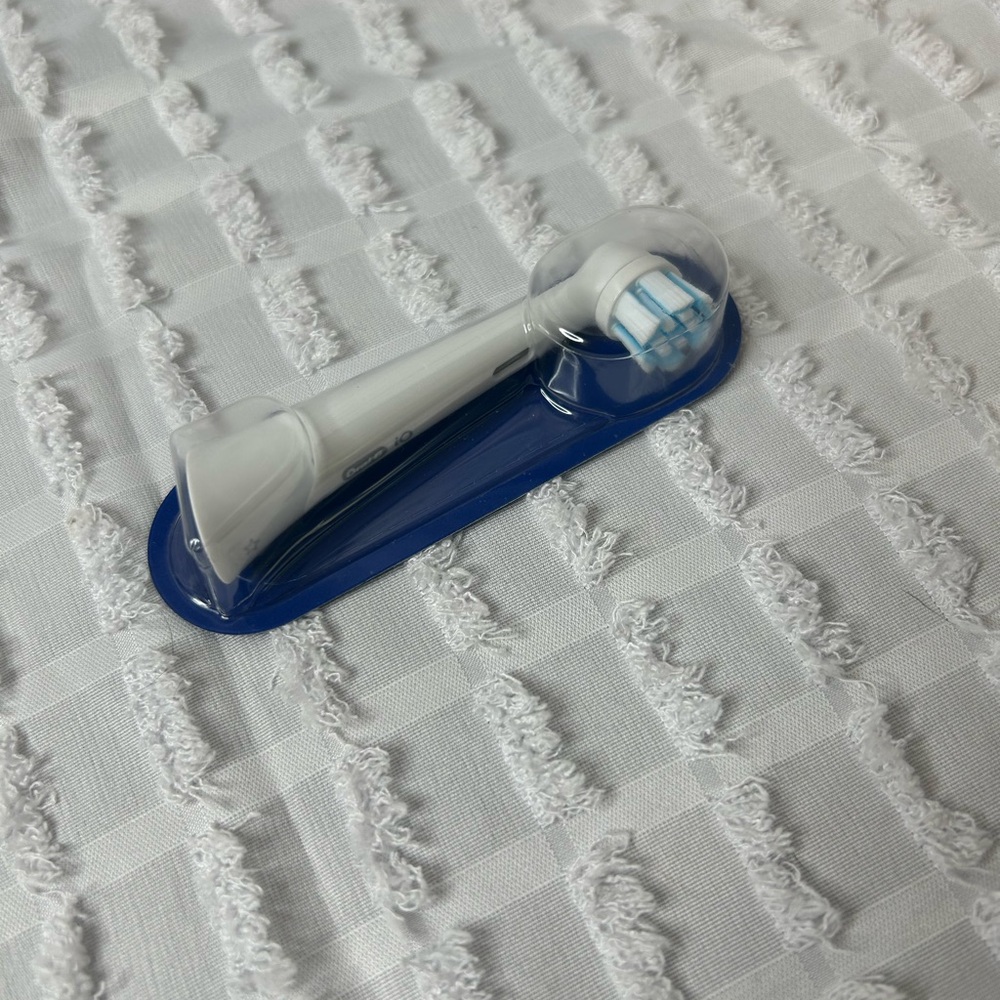 Oral B IO‎ Replacement Toothbrush Head NWT